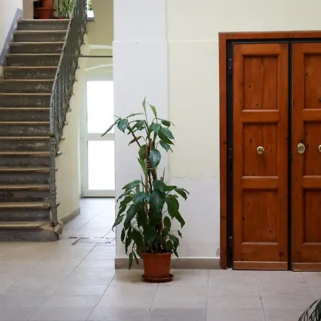 Hostmate - - Via Trento *